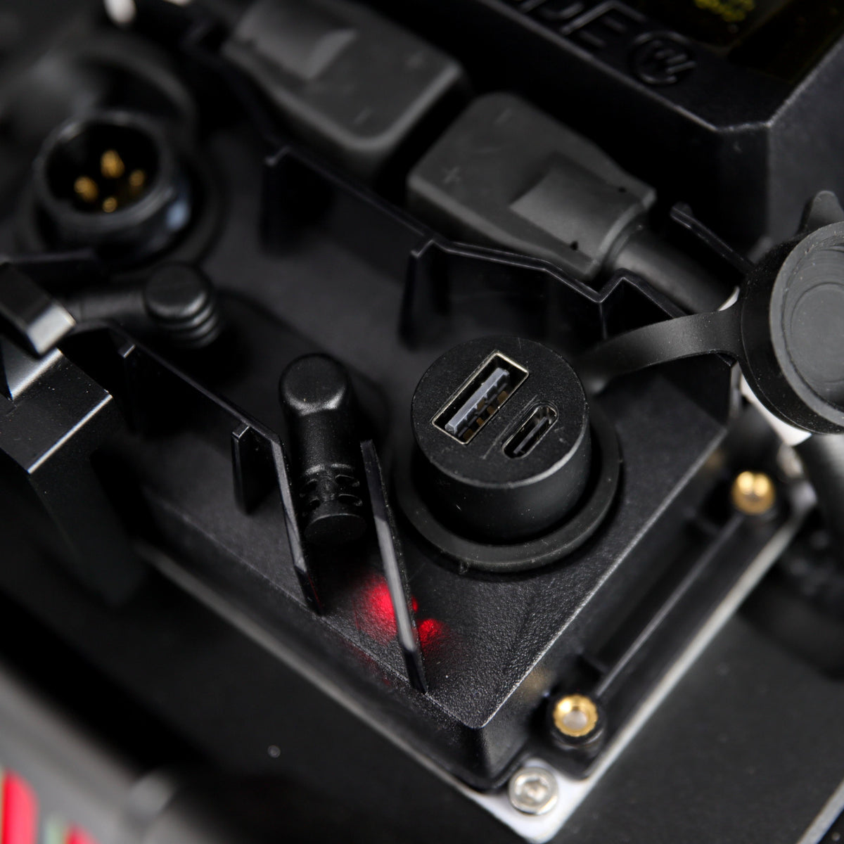 BEGODE Falcon Plus USB and Type-C outputs